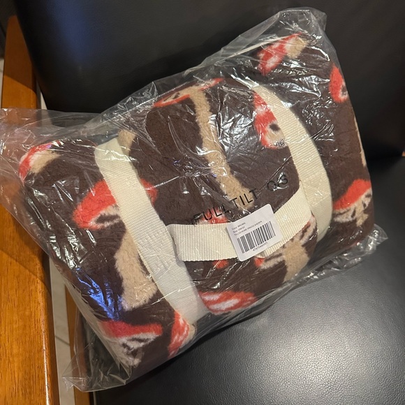 NWT mushroom print Sherpa Blanket - Brand New - Picture 3 of 9